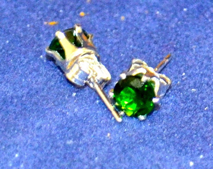 Chrome Diopside Studs, 5mm Round, Natural, Set in Sterling Silver, E1006