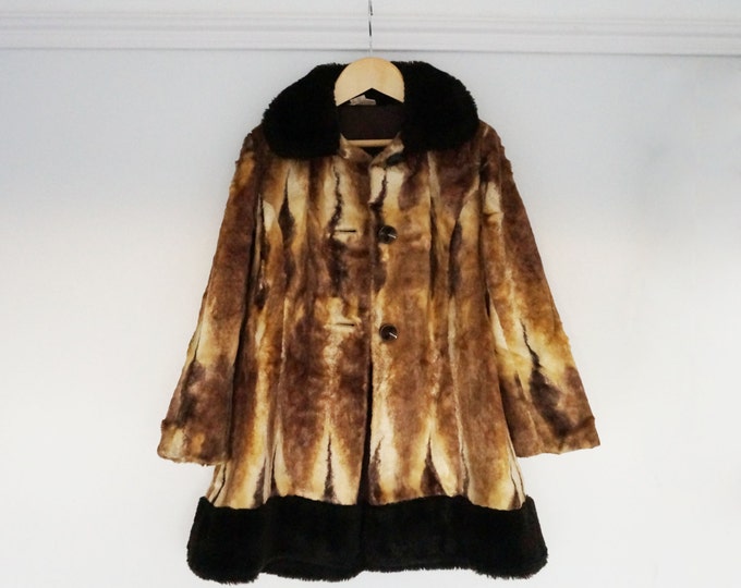 Girls Faux Fur Coat, 60s Faux Fur Swing Coat, Vintage Girls Swing Coat, Girls Coat, Girls Vintage Jacket, Age 4-5, Girlswear, Fake Fur Coat