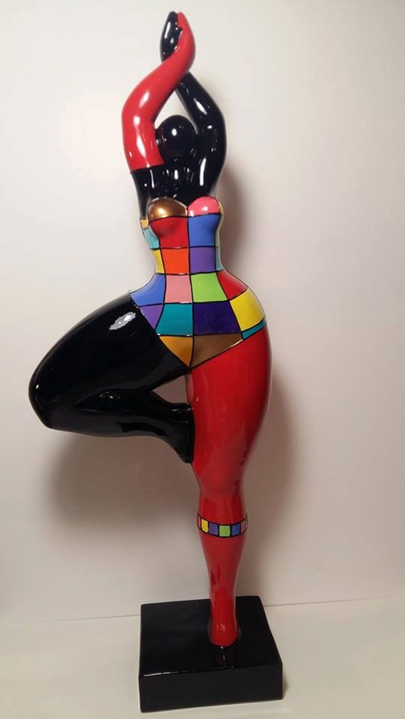 Statue style Nana Niki de Saint Phalle Model