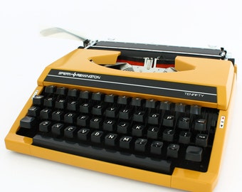 Mustard yellow typewriter, Remington sperry typewriter, Remington Sperry tenfifty, working typewriter, portable typewriter, ochre typewriter