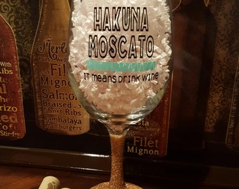 Glitter Dipped Wine Glass- Hakuna Moscato, Lion King