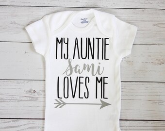 My auntie loves me onesie | Aunt onesie, Aunt gift, Baby boy clothes, Baby girl clothes, Baby shower gift, My aunt loves me bodysuit, onesie