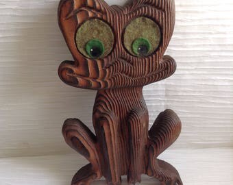 Frog Wall Decor. Vintage 1970, Cryptomeria Wood Plaque. Felt Eyes. Mod, pop, Mid century Kitsch, Eames Panton era.