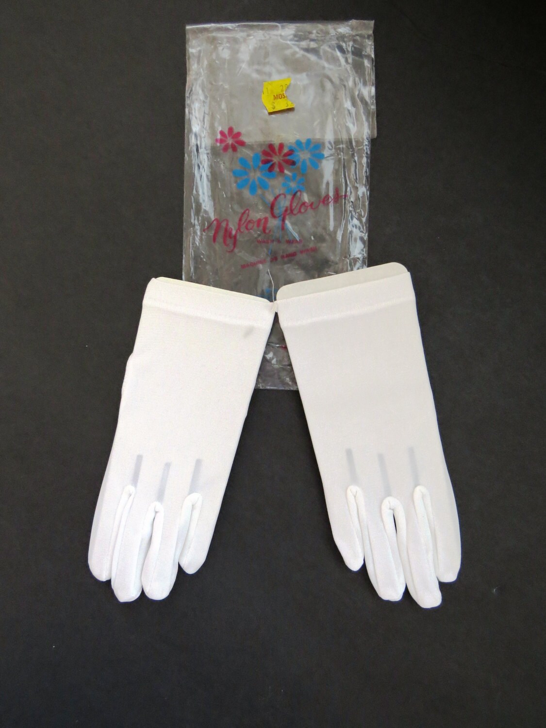 Vintage Little Girls White Gloves by Nolan Gloves Size S