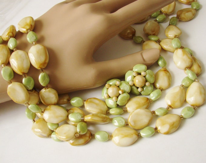 Pastel Green Bib Bead Necklace & Earrings / Neutral Beige / Hong Kong / Demi Parure / Jewelry / Jewellery