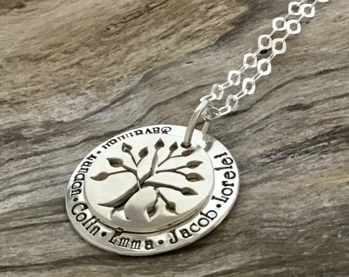 Family Tree Necklace / Mom Jewelry / Children's names / Personalized Necklace / Personalized Jewelry / Grandma Gift / Child Name