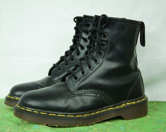 Vintage Doc Marten Black 1460s - Eight-Hole Classic Dr. Marten Boots - Size 5 UK, 6 US Men, 7 US Women - Made in England - D304