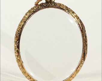 Antique Gold Frame Crystal Locket in 9k Gold