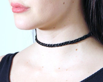 Collier tressé de style choker