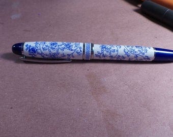 Porcelain Fountain Pen with blue trim and floral design