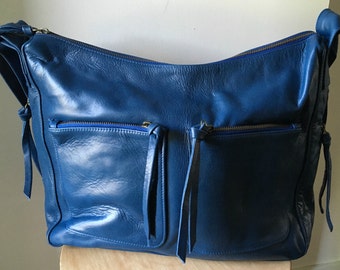Curved, hobo style handmade leather bag. Extra wide crossbody strap makes it comfortable, extra pockets. Leather handbag shoulder tote nappy