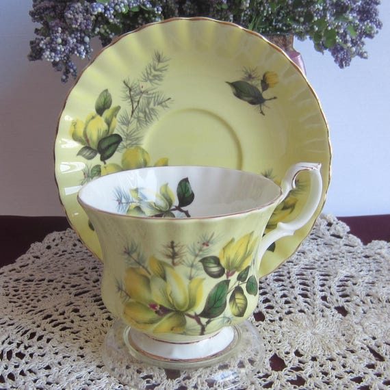 Royal Albert 4502 Yellow with yellow roses Bone China Tea Cup