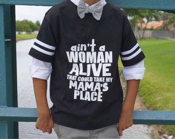 Aint A Women Alive That Could Take My Mama's Place, Mama Shirt, Mother's Day Gift, Happy Mothers Day, Personalize Shirt