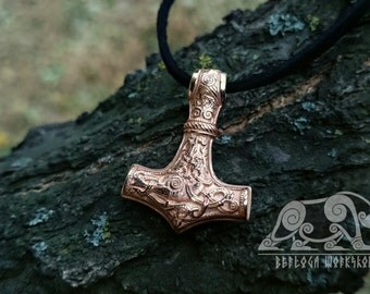 Gold Thor's Hammer Mjolnir Pendant Viking Jewelry Scandinavian Norse Gold 14K Viking Necklace Viking Mjölnir Amulet (Mammen)