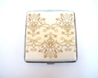 Elegant cigarette case, smoking accessory, cigarette box, gift for smokers, cigarrette wallet, bag accessory, credit card case, lace case