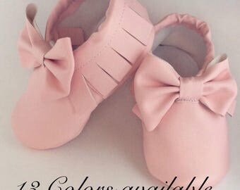 Baby moccs **Several colors available** baby girl moccasins with bow, crib shoes, non-slip baby shoes, baby moccasins, baby girl moccs, mocc