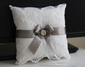 Gray Ring Bearer Pillow & Flower Girl Basket \ Gray Wedding Basket + Gray wedding Pillow \ White Pillow Basket Set \ Gray trow pillow