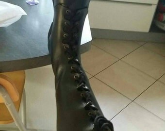 Of fantastic medieval inspiration leather boots,