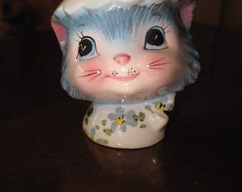 Lefton Miss Priss salt 1950 Kitty salt shaker, salt and pepper table.