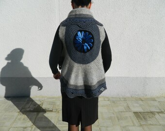 knitted sweater sleevless.natural wool