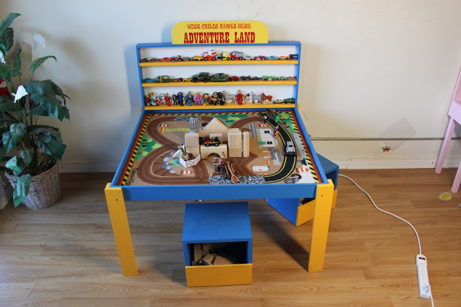 Hot Wheels display Matchbox Cars storage train table