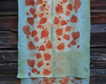 Light eco-print from the FilzHaus16 handmade blue wool scarf beige, orange,