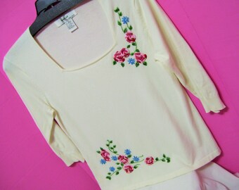 Ivory Sweater, Fine Gauge Knit, Embroidered, Red Roses, Sequins, Square Neck, Size Large, K>I>K>I>T