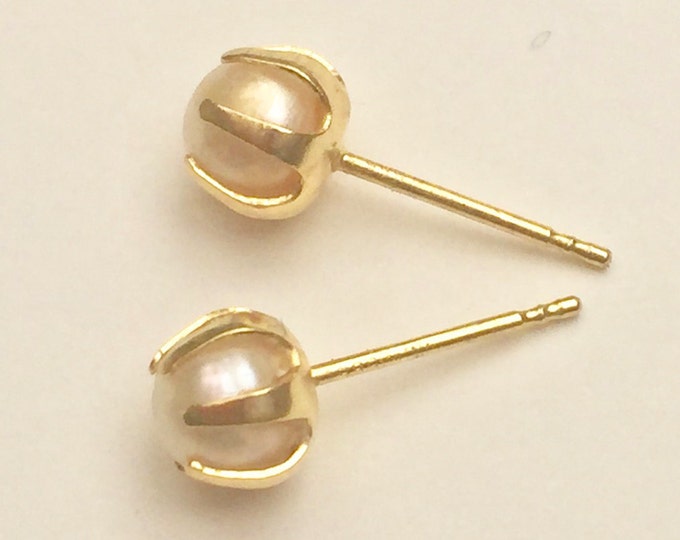 Genuine Pearl Stud earrings - Cultured white round - gold plated sterling - pierced earring - 5 mm