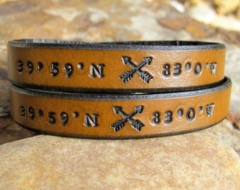 Custom Coordinates - Latitude Longitude Mens Womens Personalized Leather Bracelet Set of 2 - Wedding Anniversary Couples Jewlery - GPS Arrow