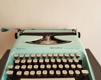 Funky Typewriter Remington Streamliner. Vintage 1970's - Portable typewriter