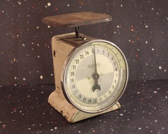 Hanson White Chic Kitchen Scale Vintage