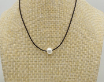 AAA Potato Leather Pearl Choker Necklace,White Freshwater pearl, Black Leather Pearl necklace,LIGHT BROWN,Le4-036
