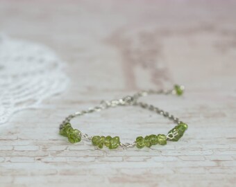 Peridot bracelet, Green gemstone bracelet, Peridot bead bracelet, Light green bracelet, Peridot chip bracelet, Peridot stone bracelet