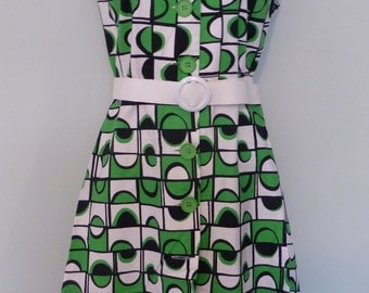 Vintage 1970s Green/Black/White Cotton Sleeveless Belted Summer Dress. Size 14