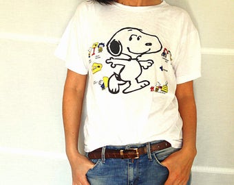 Collection Snoopy – T-shirt Blanc, Peluche Et Boîte Métal Vintage – Levis