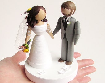 Quilled Paper Bride and groom figurine set, handmade wedding cake topper, bridal shower gift, unique wedding decor, unique wedding gift