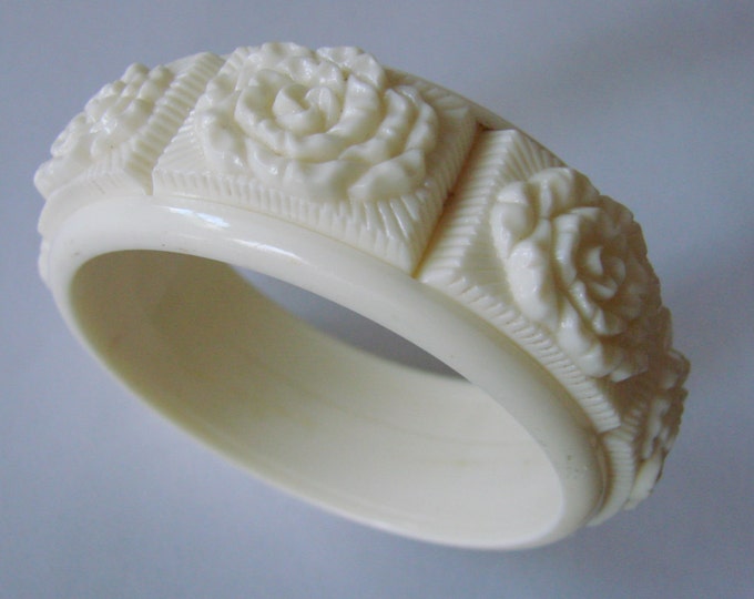 Vintage Molded Early Plastic Ivory White Celluloid Bangle Bracelet Jewelry Jewellery