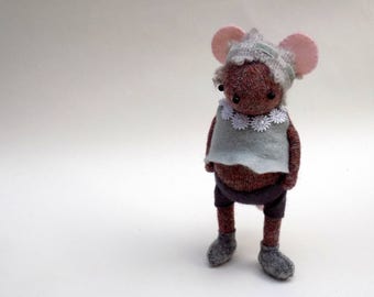 Woollen Mouse - Handmade plush mouse wearing grey felt pants and felt smock with daisy collar.