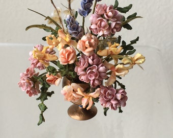 Dollhouse Miniature Floral Arrangement in 1" scale. (AP)