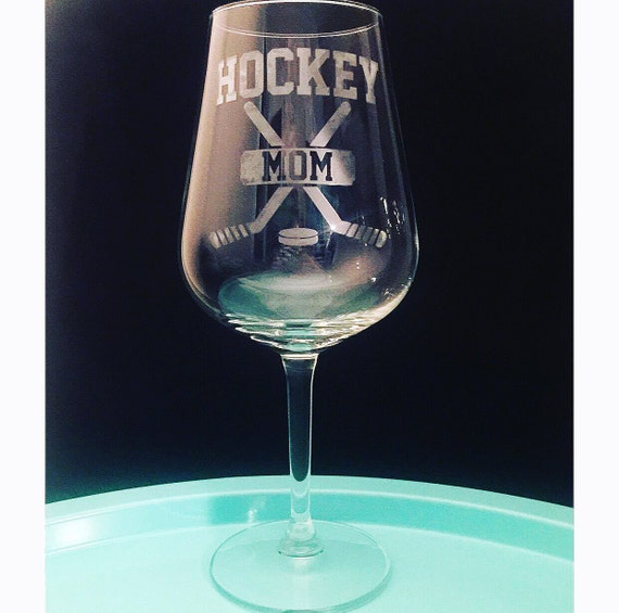 Hockey Mom Etched Wine Glass