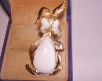 Crown Trifari Brooch White Stone Gold Tone