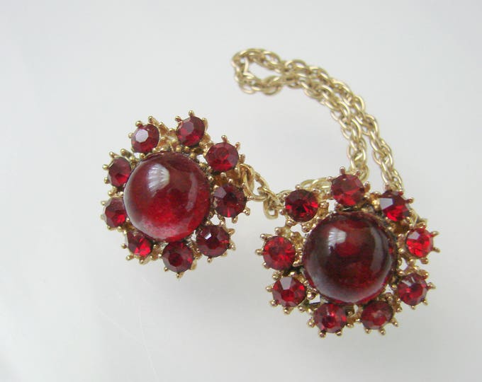 1950s Vintage Garnet Red Rhinestone Sweater Guard / Sweater Clips / Large Cabochon Glass Stones / Fashion / Goldtone / Jewelry / Jewellery