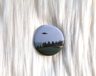X-Files UFO Pinback Button - 1.25" Round Pin // I Want to Believe