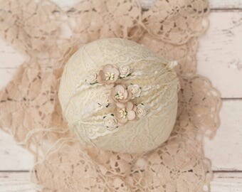 Cream and brown newborn headband prop. Ivory and taupe headband. Natural colors newborn headband. Soft & stretchy headband. cream flowers.