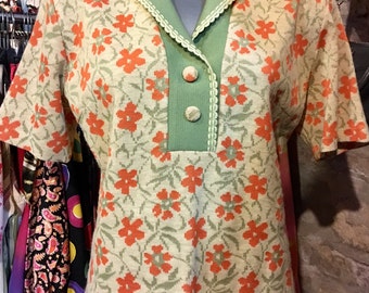 1960' MOD style floral short sleeves top. Size M/L.
