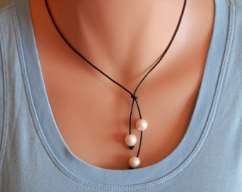 leather pearl choker leather pearl necklace Boho pearl necklace 3 pearl necklace triple pearl leather necklace pearl necklace leather