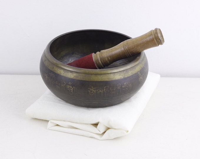 Vintage singing bowl, Tibetan meditation bowl /w wooden striker 6.5", mindfullness bell, healing bell, hand forged bronze vessel,