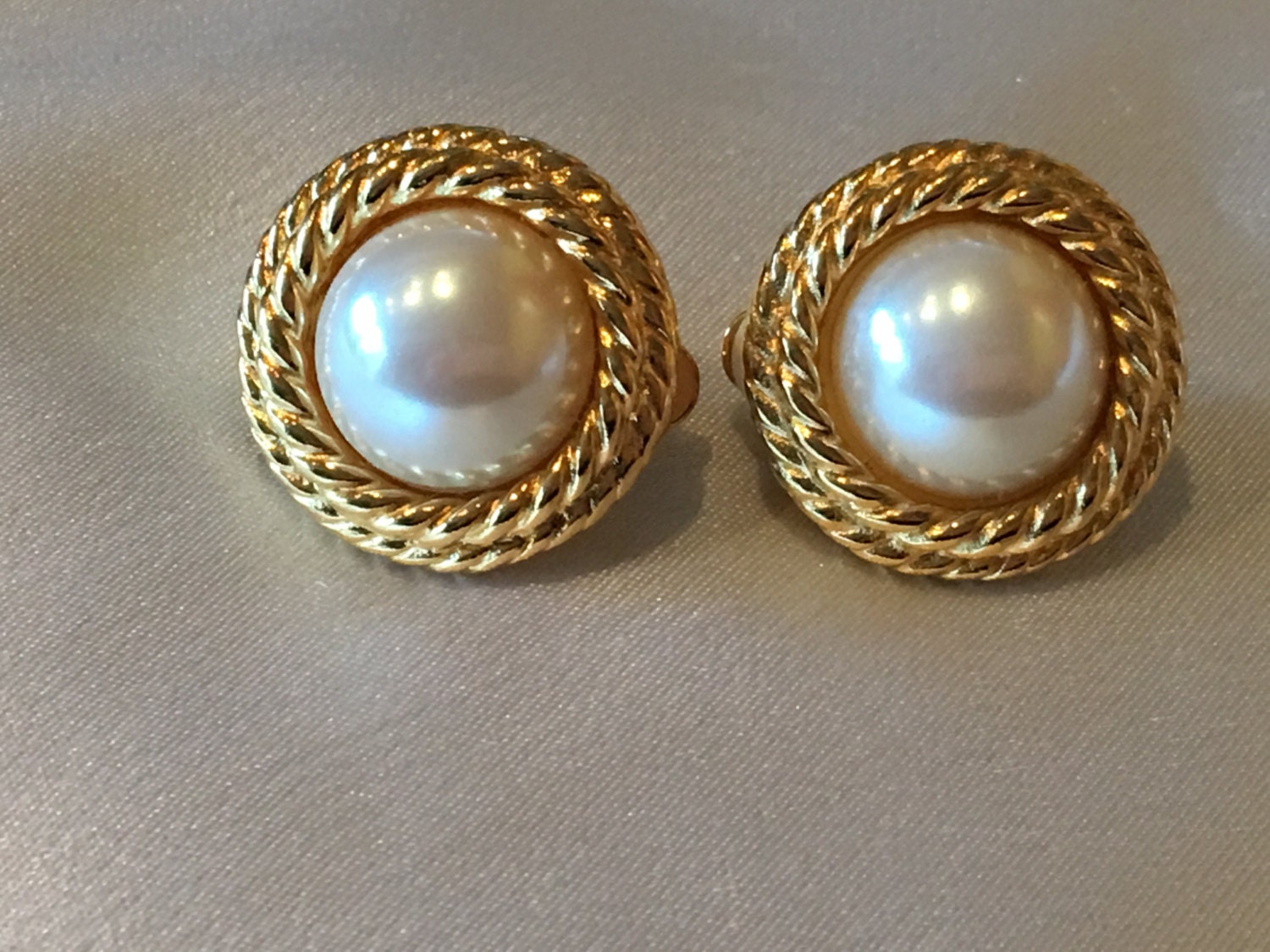 Richelieu vintage clip on earrings by UWLUVIT on Etsy