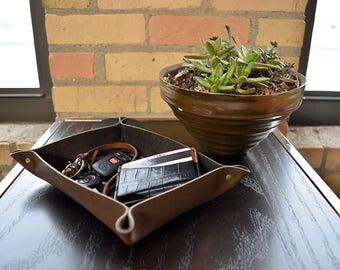 Custom Leather Valet Tray. Personalized Full Grain Leather Catchall. Catch All. Desk Organizer Tray, Catch all, Storage Tray for Keys, Coins