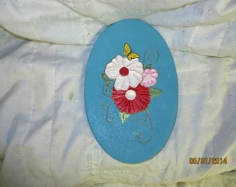 Plate hand carved flowers